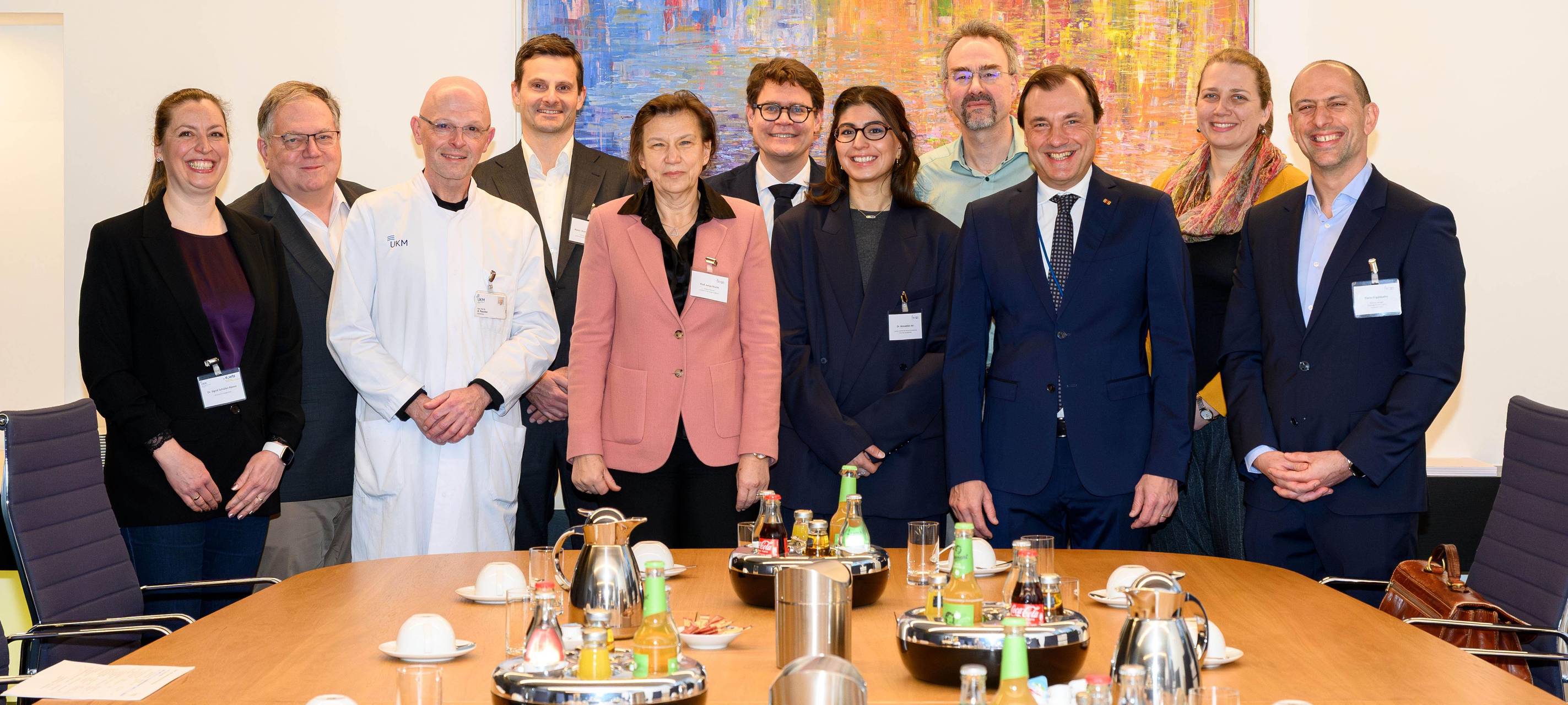 Dr. Sigrid Schüller-Ravoo (WTZ Münster), Prof. Frank Müller (Medizinische Fakultät Münster), Prof. Andreas Pascher (UKM), Assoc. Prof. Gregor Norčič (Uniklinikum Ljubljana), Prof. Janja Ocvirk (Institut für Onkologie Ljubljana), Prof. Philipp Lenz (WTZ Münster), Dr. Mukaddes Izci (EUnetCCC), Dr. Stefan Palm (WTZ Essen), Prof. Alex W. Friedrich (UKM), Dr. Sonja Tomšič (Institut für Onkologie Ljubljana) und Panos Ergatoudes (EUnetCCC).
