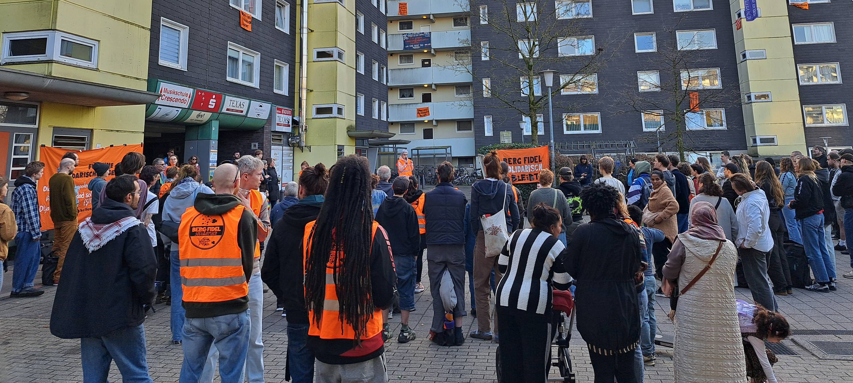Immer wieder gab es Proteste gegen die Kündigung. Zum Beispiel am 27. Februar (Foto). 150 Menschen waren dem Aufruf von "Berg Fidel Solidarisch" gefolgt und haben klargemacht: LEG - Es reicht!