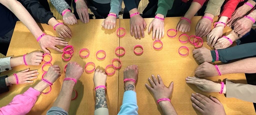 Pinkfarbene Armbänder des SSB werden – wie im vergangenen Jahr bei der Jugendvollversammlung der Sportjugend Münster - auch in diesem Jahr wieder Aktionen von Münsters Sportvereinen prägen.