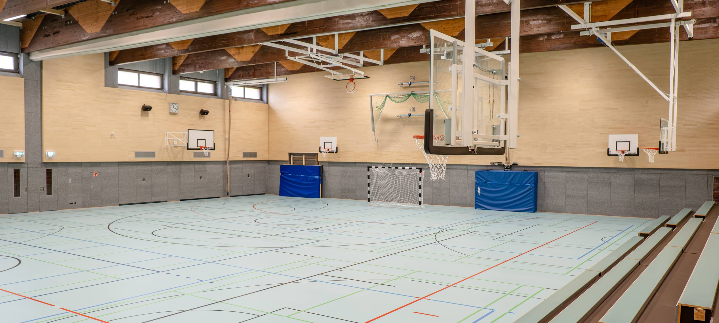 Die Sporthalle des Ludwig-Erhard-Berufskollegs im Geistviertel wurde umfassend saniert und steht wieder uneingeschränkt zur Verfügung.