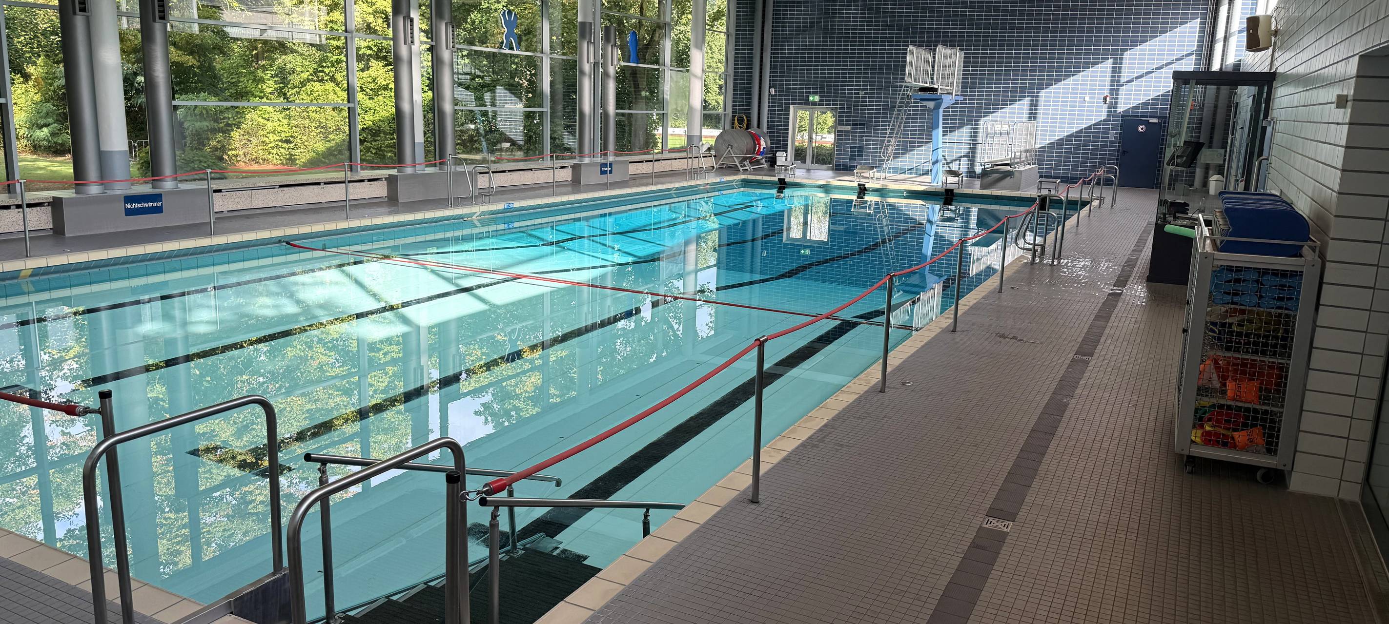 Das Hallenbad Roxel steht ab November an den Wochenenden im Zwei-Wochen-Rhythmus wieder für die Öffentlichkeit zur Verfügung. Zuletzt konnten ausschließlich Schulen und Vereine das Hallenbad nutzen.